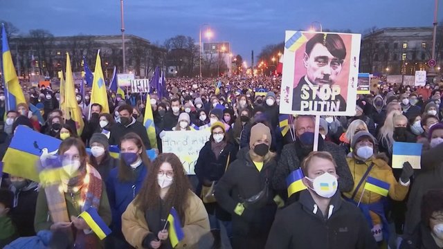 Dešimtys tūkstančių protestuotojų Miunchene susirinko solidarizuotis su Ukraina