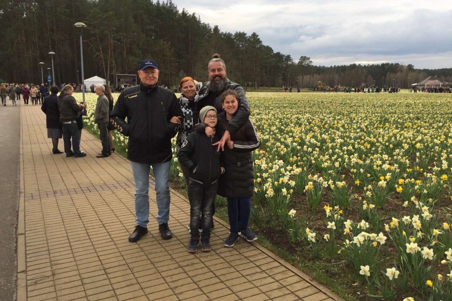  Valdemaras ir Vita Novickiai su sūnumi Tomu ir jo vaikais Mija ir Jonu.<br> A.Pliadžio ir asmeninio archyvo nuotr.