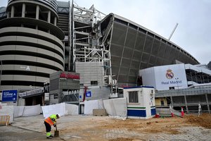 Dėl karo Ukrainoje Rusijai įvedamos sankcijos gali sustabdyti „Santiago Bernabeu“ rekonstrukciją