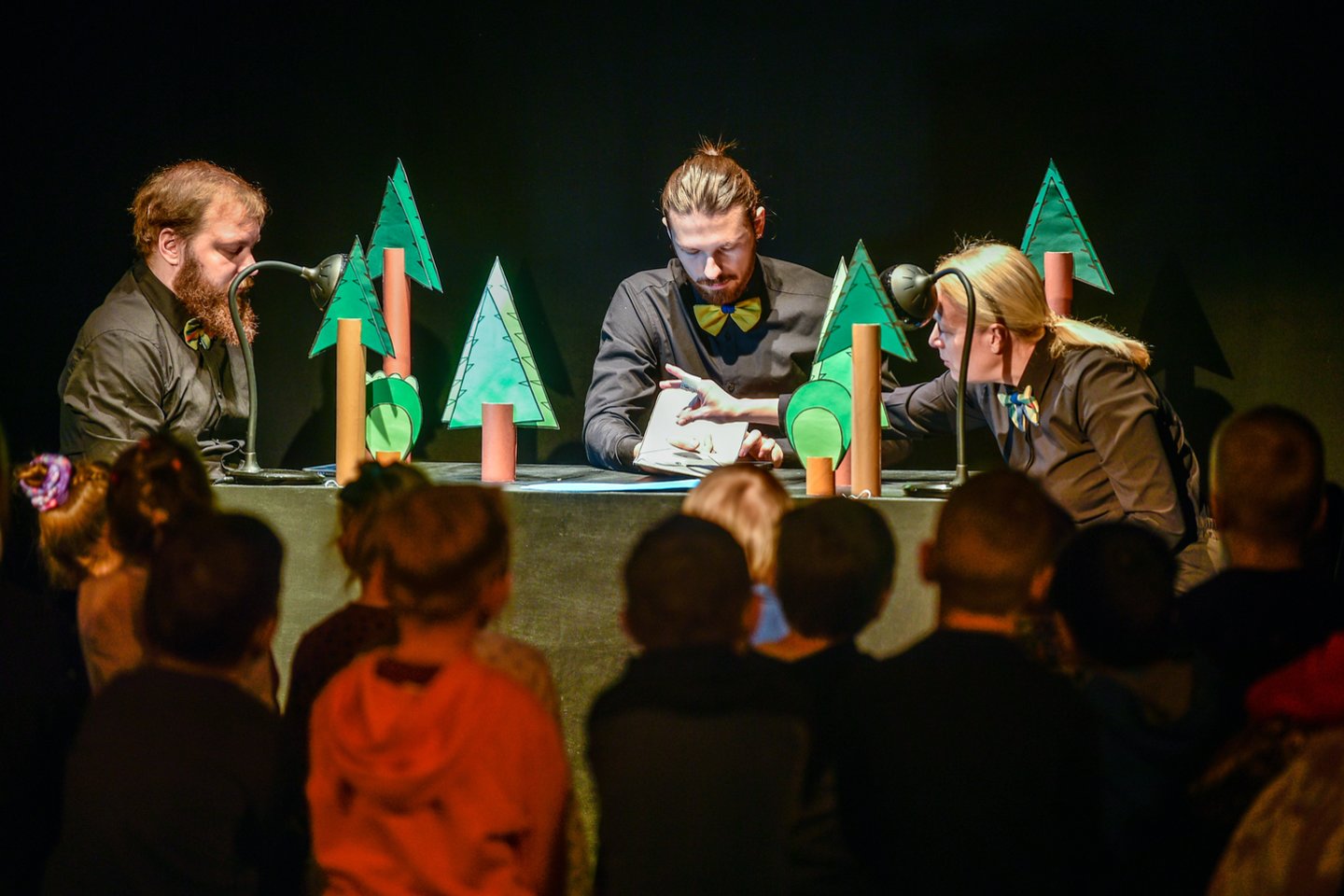 Spektaklyje „Skani istorija“, kurio autorė ir režisierė yra ukrainietė M.Bogomas, dalyvauja aktoriai I.Ignatenka, S.Alochinas ir R.Lapinskienė.<br> V.Ščiavinsko nuotr.