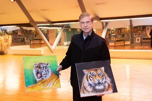 Seną pomėgį prisiminęs Č. Norvaiša draugus apdalijo sėkmę nešančiomis dovanomis