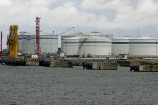 „Klaipėdos nafta“ stabdo „Novatek“ SGD krovinių priėmimą