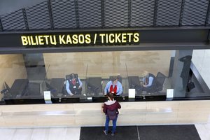 Klastojami net ir autobusų mėnesiniai bilietai: sučiupo moterį su labai prasta klastote