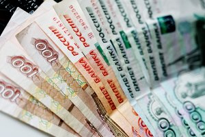 Lenkija primygtinai ragina nuo SWIFT atjungti visus Rusijos bankus