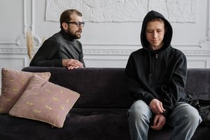 Patarimai, kaip kalbėti su vaikais apie jų jausmus: mirties negalima lyginti su miegu