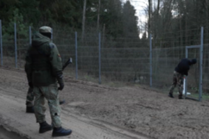 Sėkminga operacija pasienyje leido sučiupti žmonių kontrabandininkus: apgręžti 13 iš Baltarusijos bandžiusių patekti migrantų
