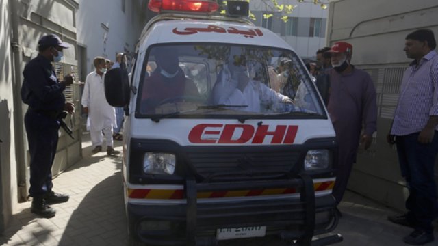Sprogdinimo Pakistane aukų išaugo iki 62: surengtos masinės laidotuvės