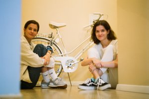 „Anapus laiko ir šviesos“: filmas apie tautos atgimimą liudijusią grupę įgijo naują prasmę