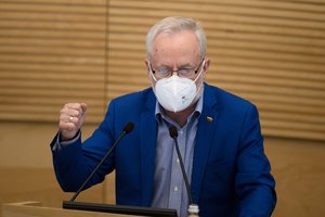 Sieks, kad su Rusija ir Baltarusija sutartis sudariusios įmonės būtų pašalintos iš konkursų