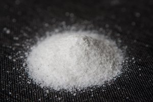 Parduotuvėse iššluota joduota druska, o vaistinėse – skystas jodas: medikus šiurpina, kam jie naudojami