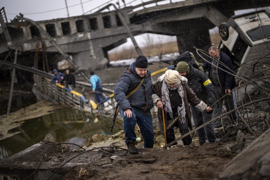 Rusija skelbia atidaranti Ukrainoje kelis humanitarinius koridorius