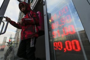 Rusijos valiutos kursas toliau muša dugną: už vieną eurą – 150 rublių