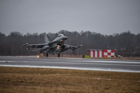 Po Rusijos invazijos į Ukrainą – NATO naikintuvų patruliavimas palei Baltijos šalių sieną