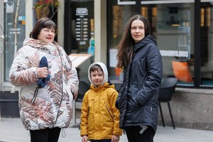 Į Lietuvą nuo karo siaubo pabėgusios ukrainietės Julija ir Larisa nusiteikusios čia dirbti, bet ilgai neužsibūti   