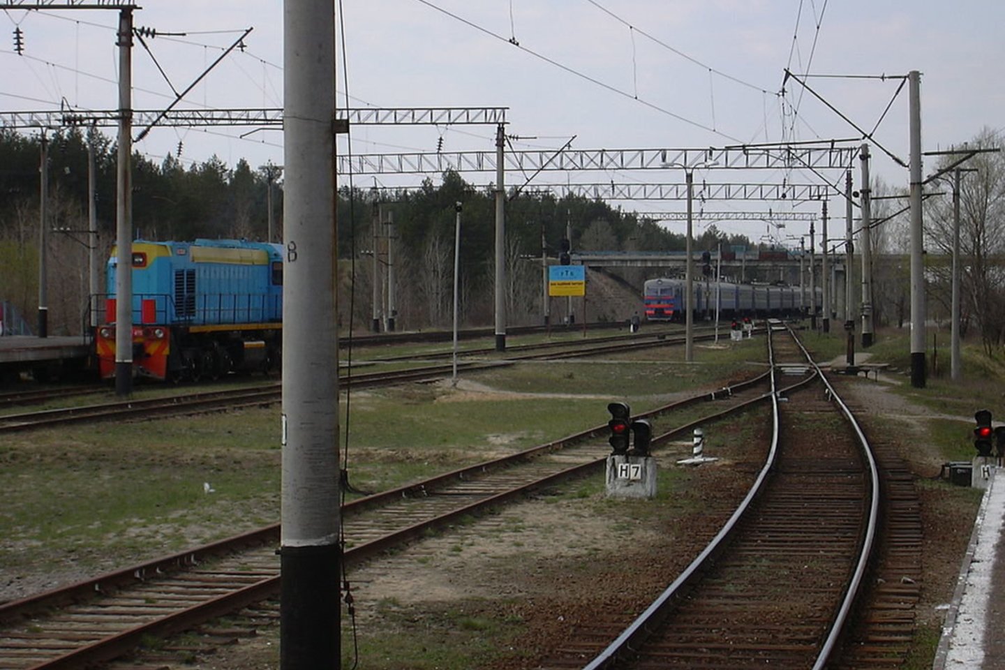  Traukinys iš Slavutičiaus į Černobylį trumpam įvažiuoja į Rusijos sąjungininkės Baltarusijos teritoriją.<br>Wikimedia Commons.