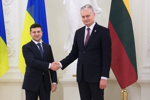 G. Nausėda apdovanojo V. Zelenskį aukščiausiu Lietuvos valstybės apdovanojimu