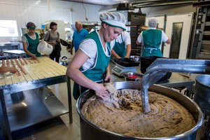Jau greitai duona brangs dar labiau, bet kepėjai pastebi, kad lietuviams kaina nėra tokia svarbi – vertybės reikšmingesnės