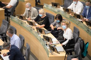 Seimo pavasario sesija: dėl trijų Konstitucijos pataisų – galutinis balsavimas, dėmesys Ukrainai ir karo pabėgėliams