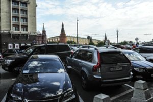 Nauji automobiliai rusams lieka tik žydra svajonė – meistrai dalija patarimus, kaip prailginti mašinos tarnavimo laiką