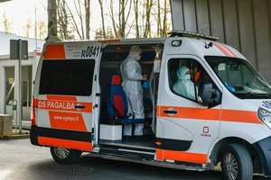 Praėjusią parą – 6806 užsikrėtimai COVID-19, mirė dar 11 žmonių