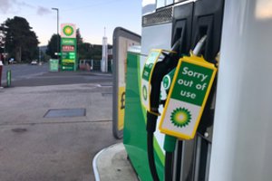 „British Petroleum“ skelbia boikotą rusiškai naftai ir dujoms, trauksis iš „Rosneft“ dalininkių