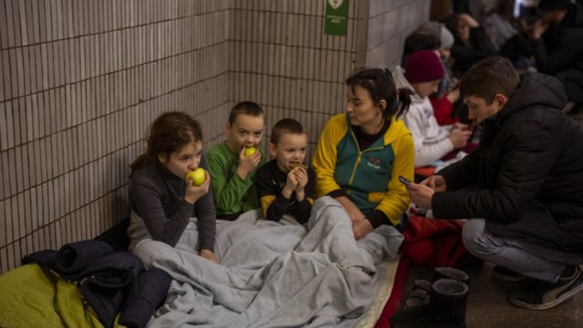 ES įspėja dėl prekybos žmonėmis grėsmės iš Ukrainos bėgantiems vaikams