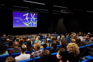 „Kino pavasario“ „Meistrų“ pristatymo vakaras: didžiausia bendrystės galia – būti kartu, kai neramu