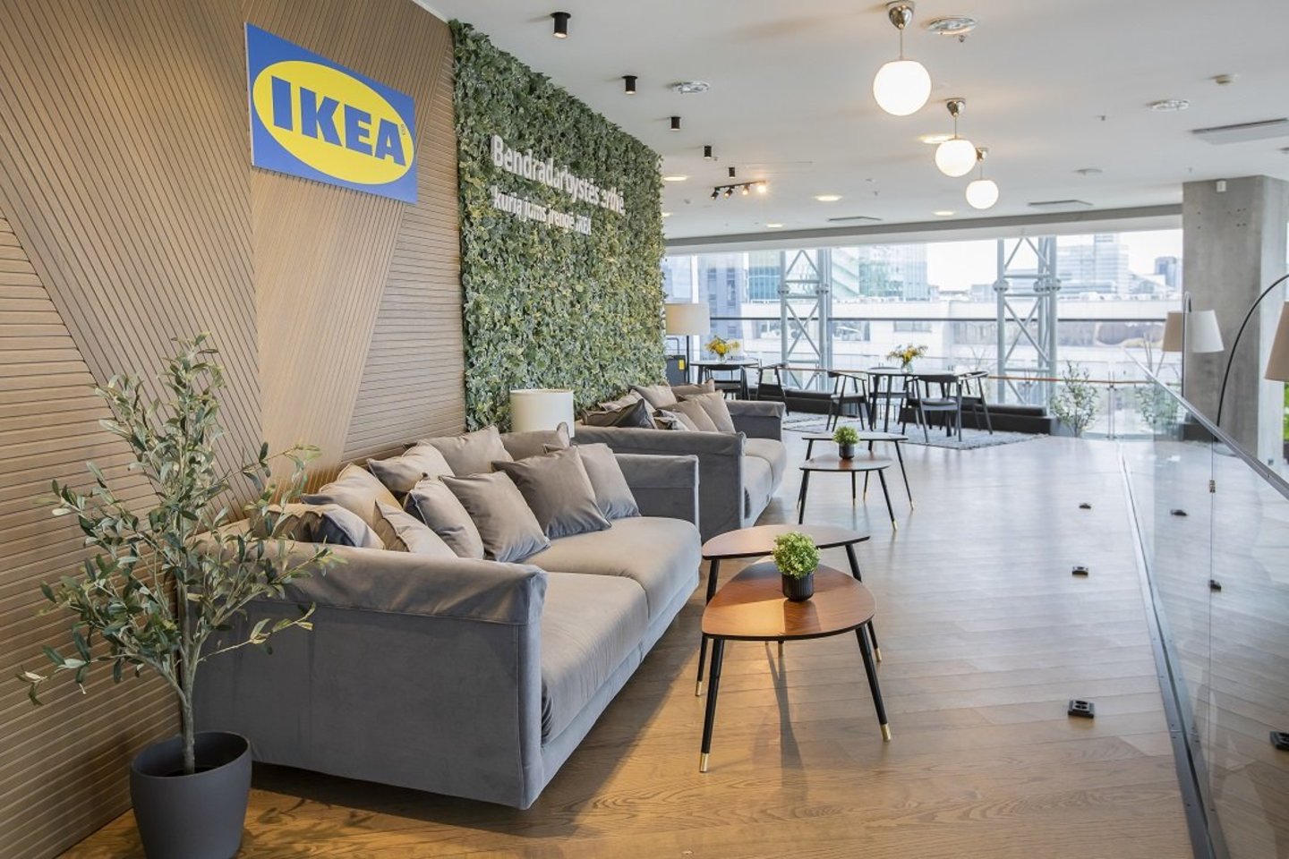 Prekybos ir laisvalaikio centras „Panorama“, bendradarbiaudamas su IKEA, antrajame aukšte atveria nemokamą bendradarbystės erdvę.<br>Autorių nuotr.