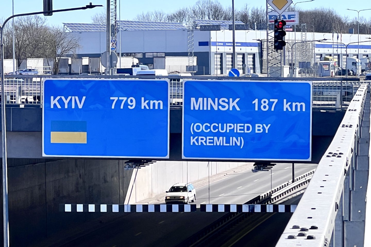 Kelio ženklai Minsko plente.<br>V.Ščiavinsko nuotr.