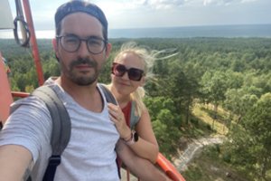 Žurnalistas Aurelijus Bezekavičius sode geba atrasti darbų, kurie būtų malonūs