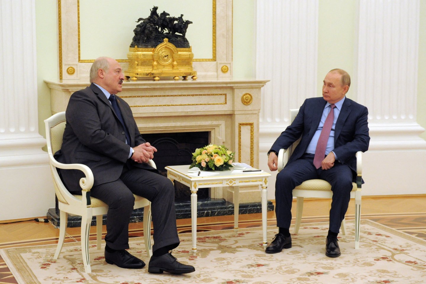 A.Lukašenka (kairėje) ir V.Putinas.<br>Reuters/Scanpix nuotr.