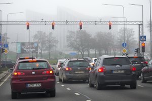 Pabrangus degalams vairuotojams patarė, kaip sutaupyti: taip rečiau lankysitės degalinėse