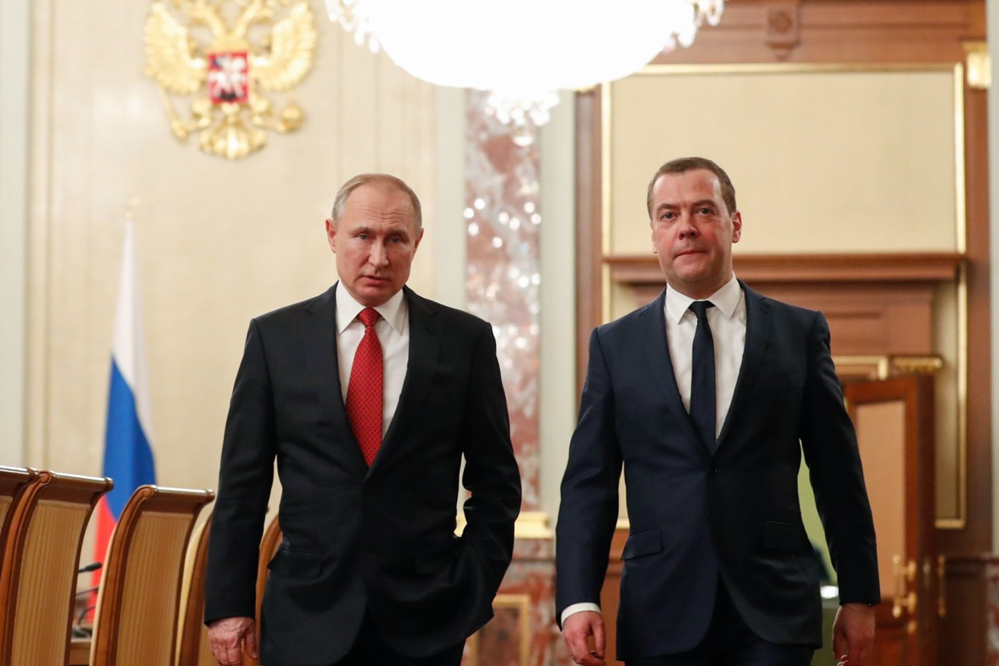  Vladimiras Putinas ir Dmitrijus Medvedevas.<br> AFP/Scanpix nuotr.