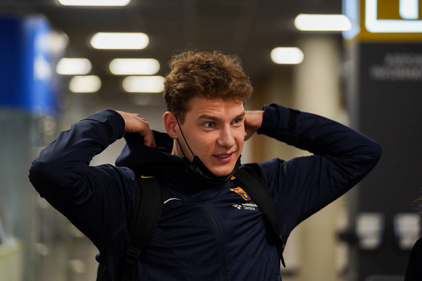 Ketvirtadienio vakarą Šarūnas Jasikevičius su „Barcelona“ ekipa nusileido Kauno Karmėlavo oro uoste.<br> G.Bitvinsko nuotr.