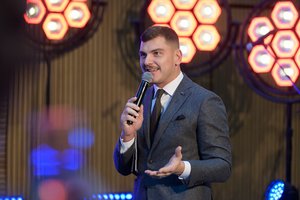 Rolandas Mackevičius gerbėjus nustebino pokyčiais: tapo šviesiaplaukiu