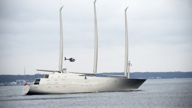 Iš Rusijos milijardieriaus konfiskuota didžiausia pasaulyje burinė jachta: jos vertė – 530 milijonų eurų