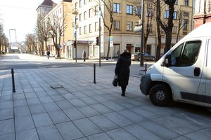 Kauniečių vairavimo ypatumai: iš grindinio iškylantis atitvarai sustabdo ne visus