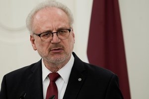 Latvijos prezidentas: mūsų šaliai reikalinga nuolatinė NATO bazė