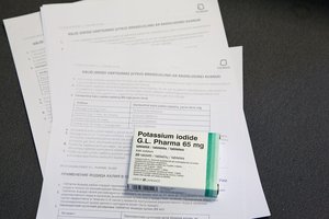 Vilniečiai jau gali atsiimti kalio jodido tabletes, tačiau jų gauti pavyks ne visiems: ką reikia žinoti