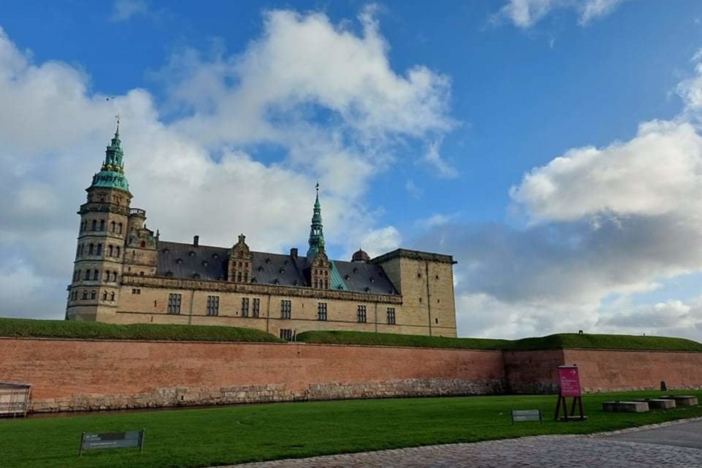 Vieni laimingiausių pasaulyje žmonių gyvena Danijoje! Puiki proga tuo įsitikinti – aplankyti vieną seniausių Europos sostinių.