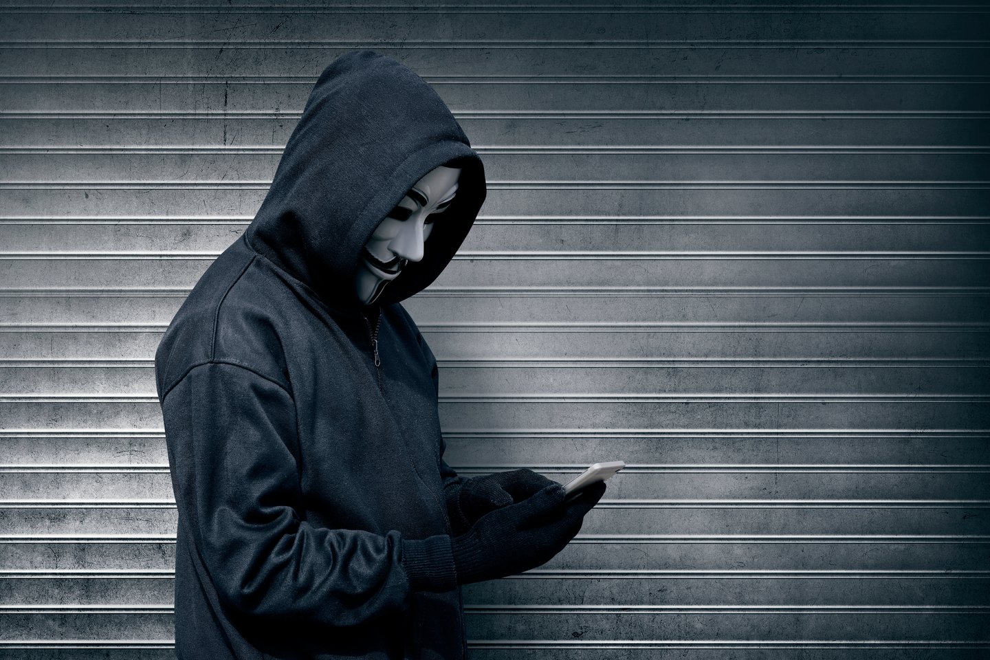  Skelbiama, kad „grupuotė „Anonymous“ Rusijos mobiliųjų telefonų naudotojams išsiuntė 7 000 000 000 antikarinių žinučių.<br> 123rf nuotr.