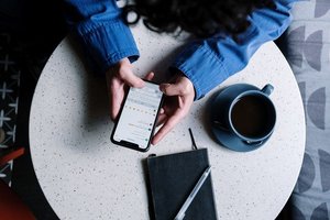 Internetas karo Ukrainoje metu: „Telegram“ naudojasi 9 kartus daugiau, kelionių programėlės – krito