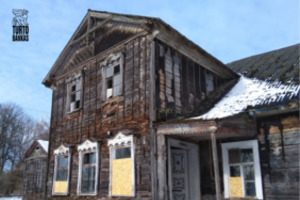 Skelbiamas aukcionas: Molėtų rajone parduodami mediniai rūmai 