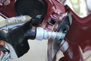 Apie tokias priemones lietuviai gali pasvajoti: štai kaip šalys sušvelnina degalų kainų augimą