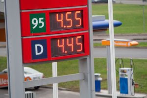 Nepritaria svarstymams dėl degalų akcizo: reikia jį ne mažinti, o didinti