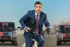 Lietuvoje pradedamas rodyti serialas „Tautos tarnas“, kuriame vaidina V. Zelenskis