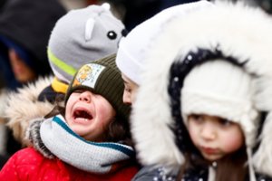 Įvaikinimo tarnyba stabdo norinčiųjų globoti ukrainiečių vaikus registraciją
