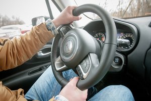 Norintiems įsigyti naują automobilį turi perspėjimą: kaina gali išaugti ir jo teks laukti ilgiau, nei numanote