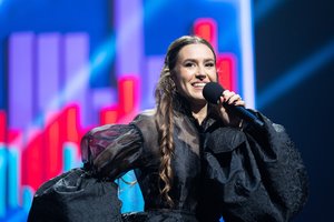 Atlikėjos Evgenyos Redko tėvo, buvusio sovietų desantininko, ryšiai su Rusija kelia nerimą