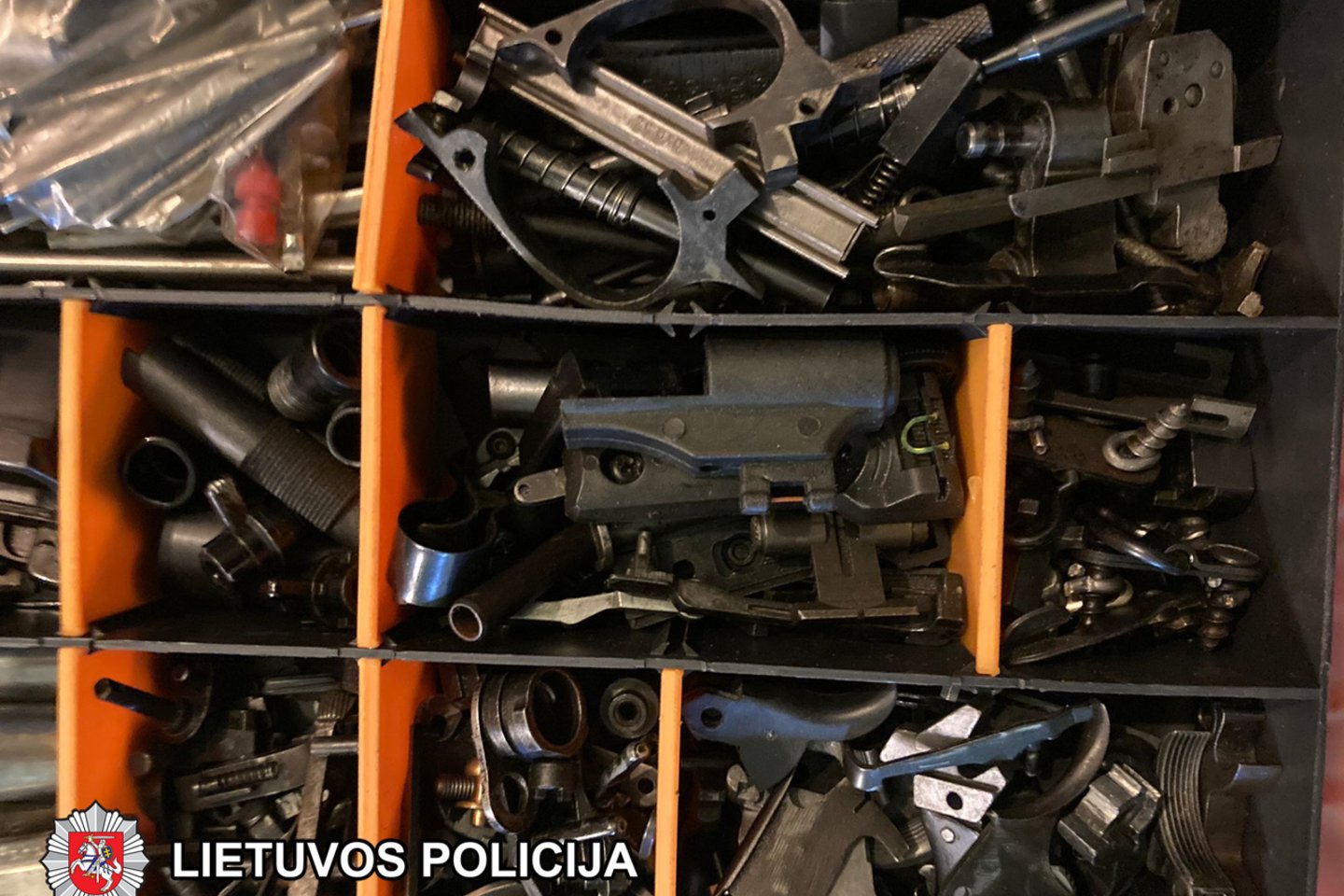  Vilniaus policija smogė prekeiviams ginklais.<br> Vilniaus apskrities VPK nuotr.